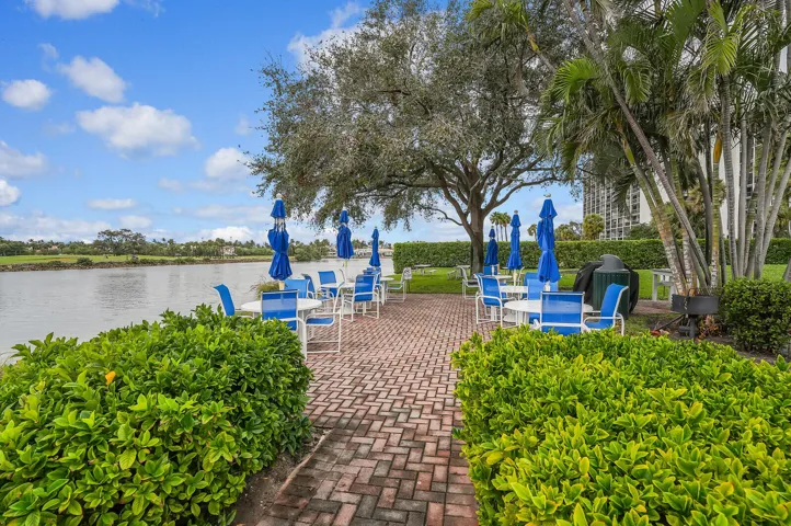 Entertaining area with grill