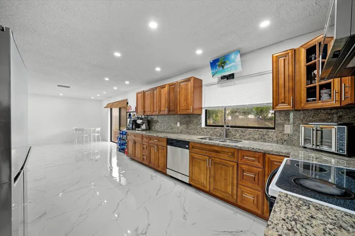 10-2340 Fairmont Ave, Miramar-1