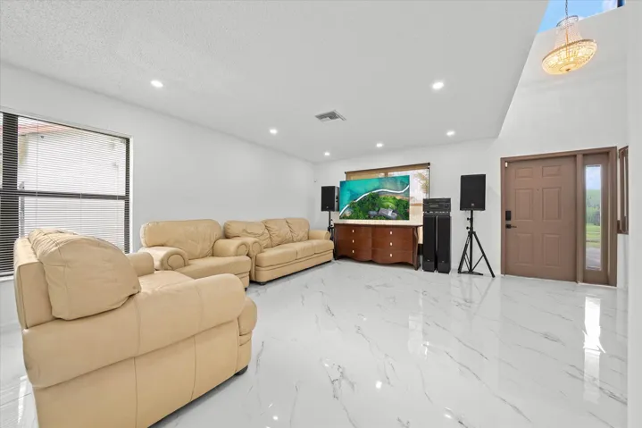 06-2340 Fairmont Ave, Miramar-19