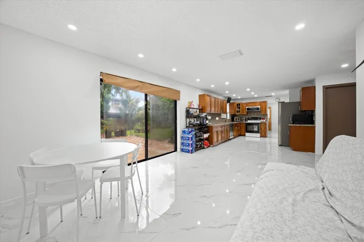 14-2340 Fairmont Ave, Miramar-28
