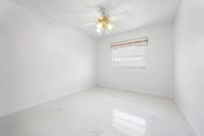 15-2340 Fairmont Ave, Miramar-31