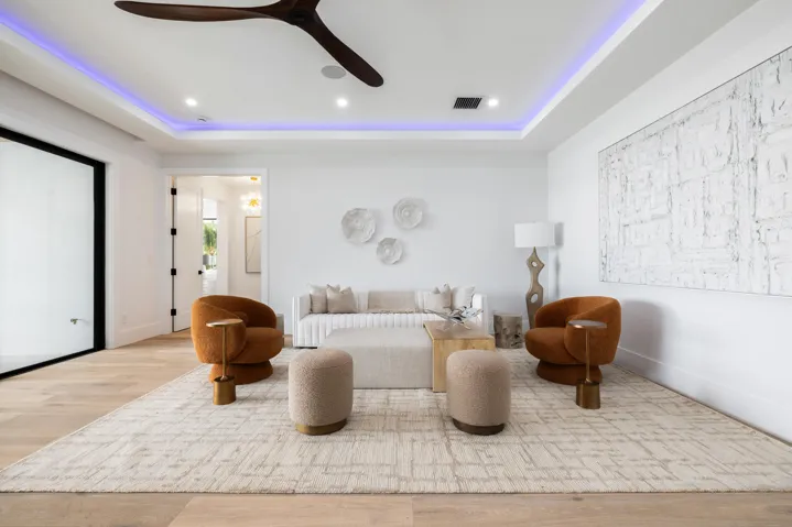 UPSTAIRS LOFT