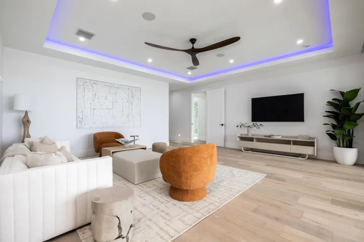 UPSTAIRS LOFT