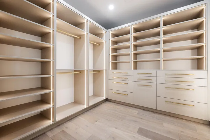 GUEST SUITE CLOSET