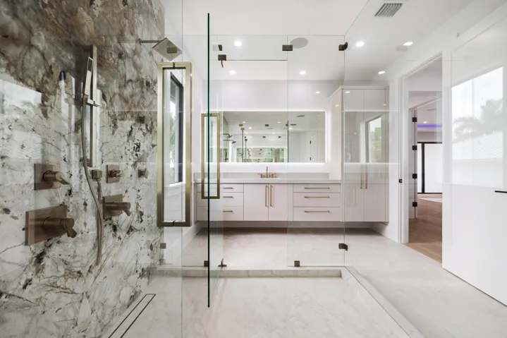 GUEST SUITE BATH