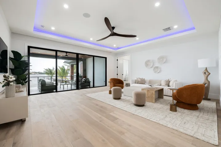 UPSTAIRS LOFT