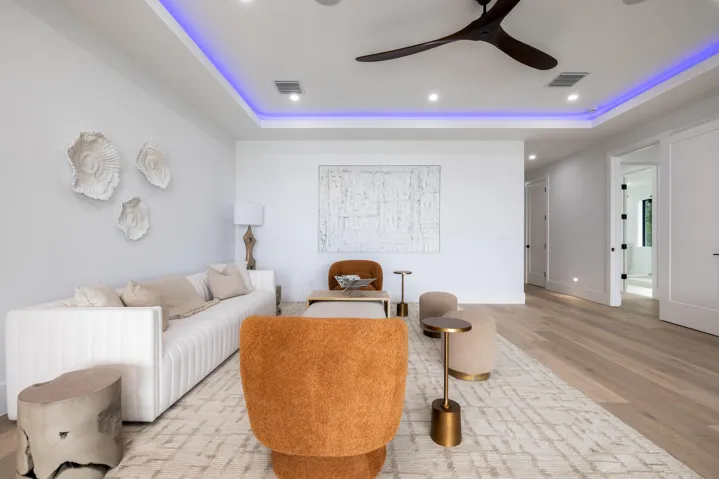 UPSTAIRS MASTER