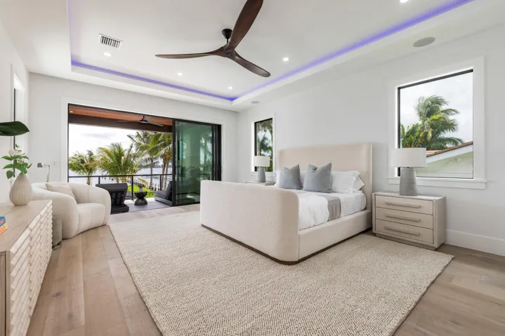 UPSTAIRS MASTER