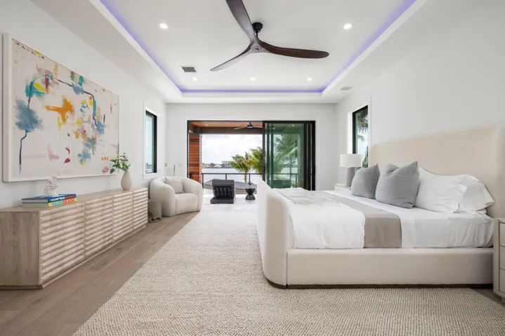 UPSTAIRS MASTER