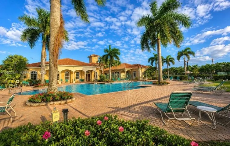 Boynton Beach living room in a quaint townhome