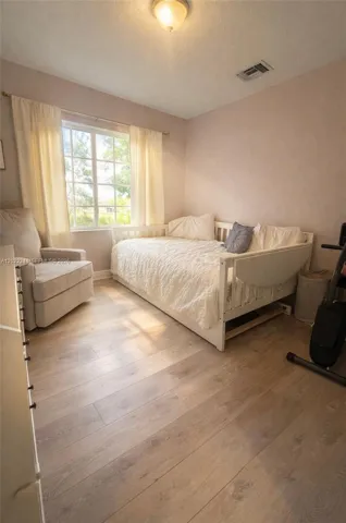 Boynton-Beach-Townhome-Second-Bedroom.jpg