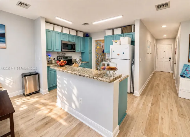 Boynton-Beach-Townhome-Kitchen.jpg