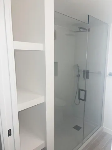 5993 MASTERBEDROOM bathroom 1