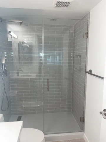 5993 Guest Bath 2