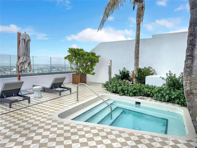 Private Residents-only rooftop Whirlpool