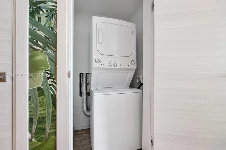Washer/Dryer in unit