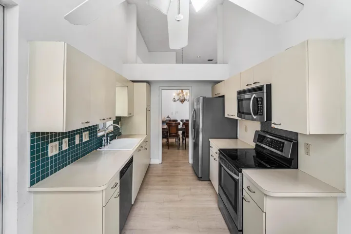 Bright & Airy Kitchen
