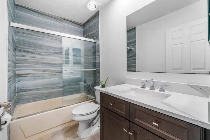 Full Bathroom – Tub/Shower Combo