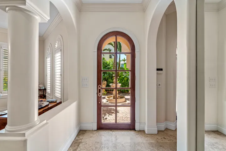 mls_FOYER_OUT