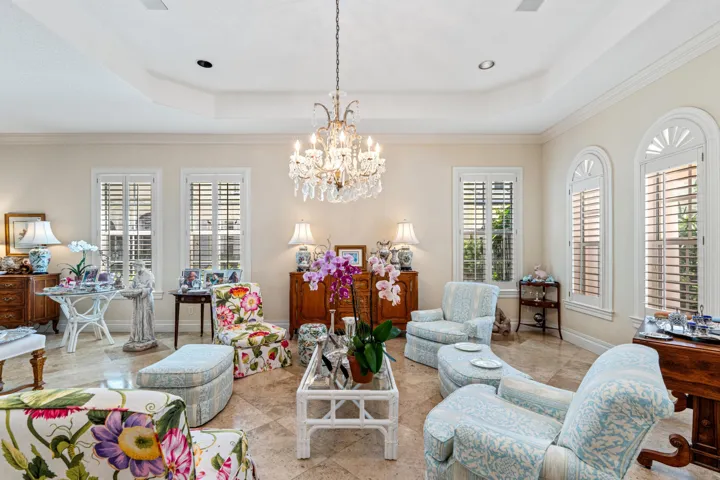 mls_LIVING_ROOM_STRAIGHT