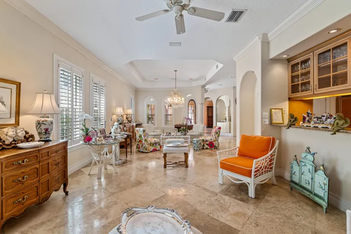 mls_SITTING_AREA_TO_LIVING_ROOM