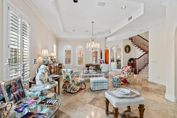mls_LIVING_ROOM_OVERALL