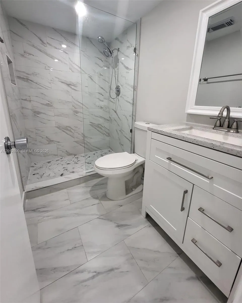 Gorgeous 2nd bathroom