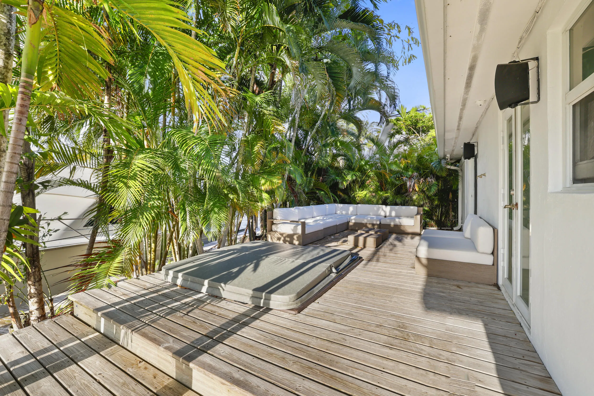 Private Hot tub lounge Area