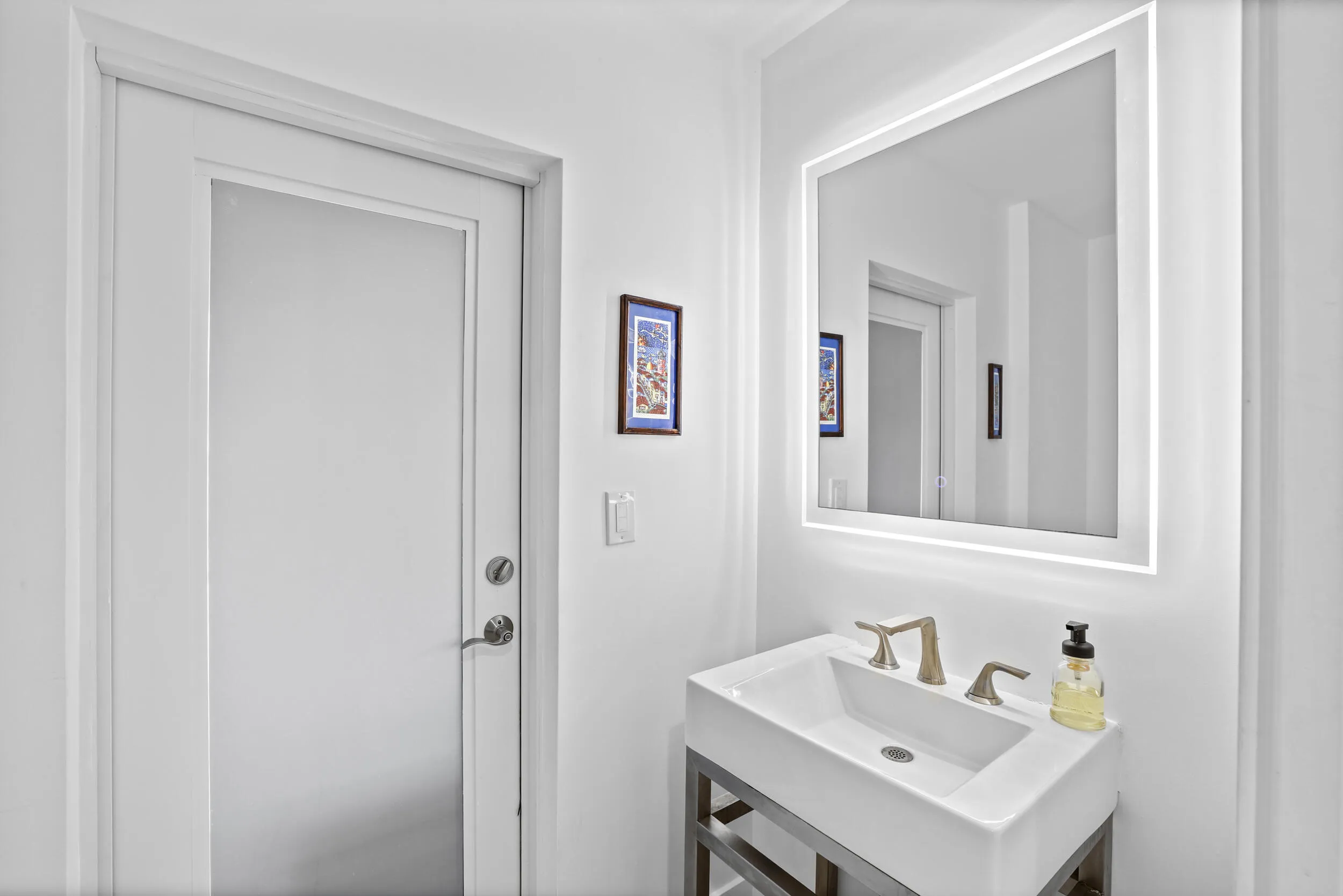 Cabana Bath & Powder Room