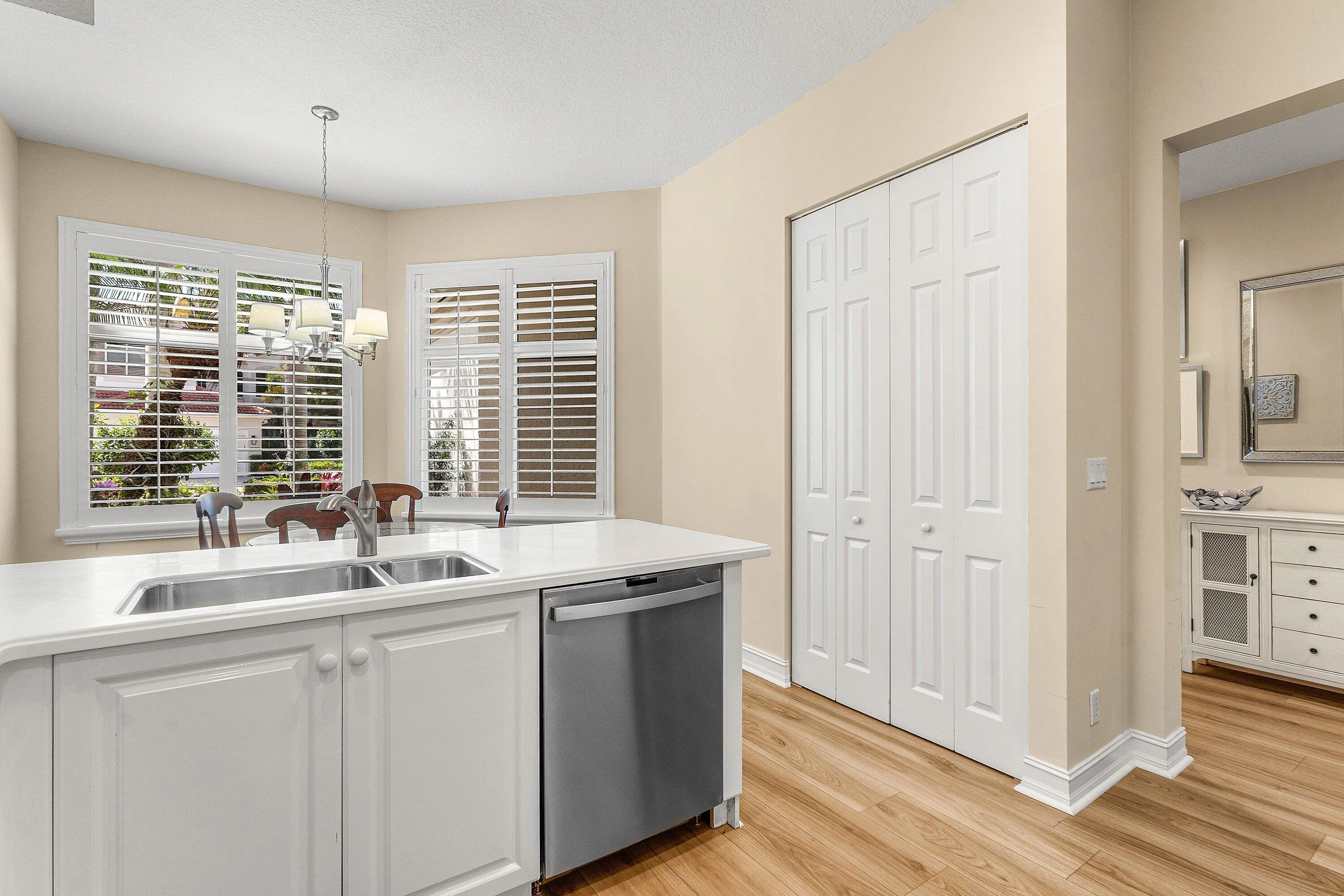 Eat-in Kitchen