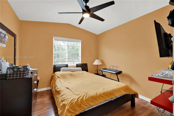 SECONDARY BEDROOM (UPPER FLOOR)