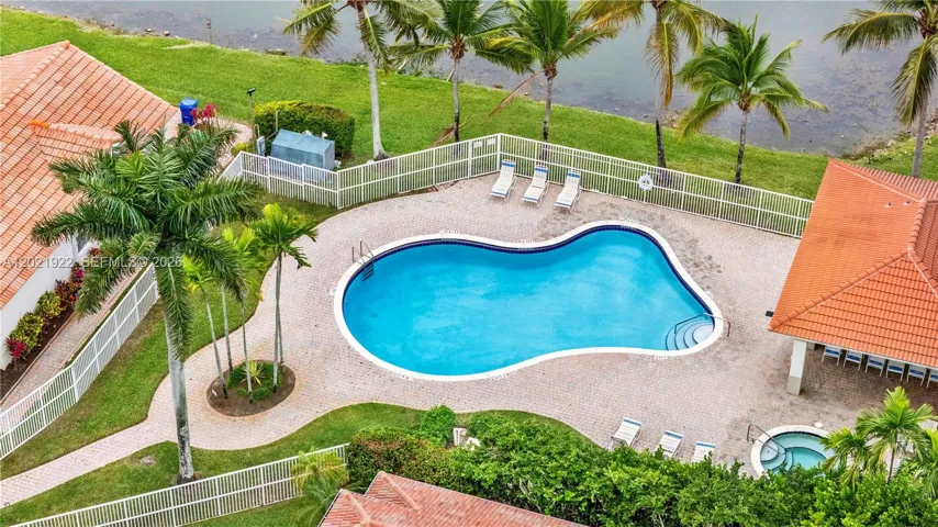 AERIAL VIEW OF THE INTERNAL SWIMMING POOL