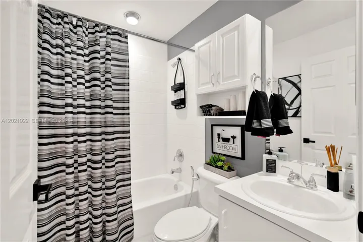GROUND FLOOR BATHROOM