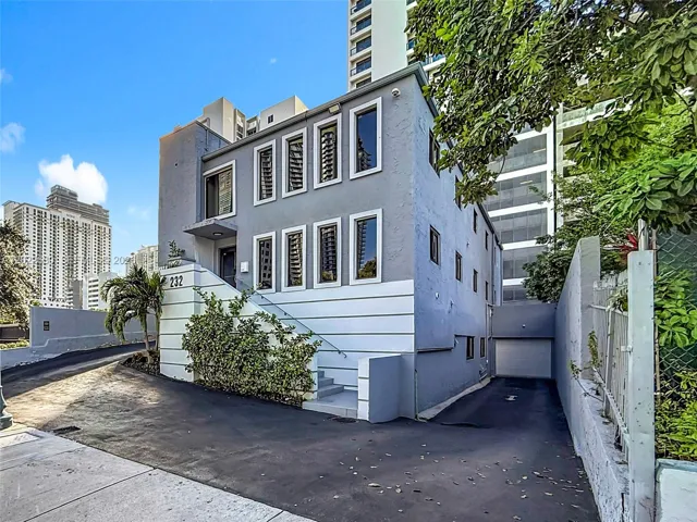 Prime stand-alone 3-story Brickell building