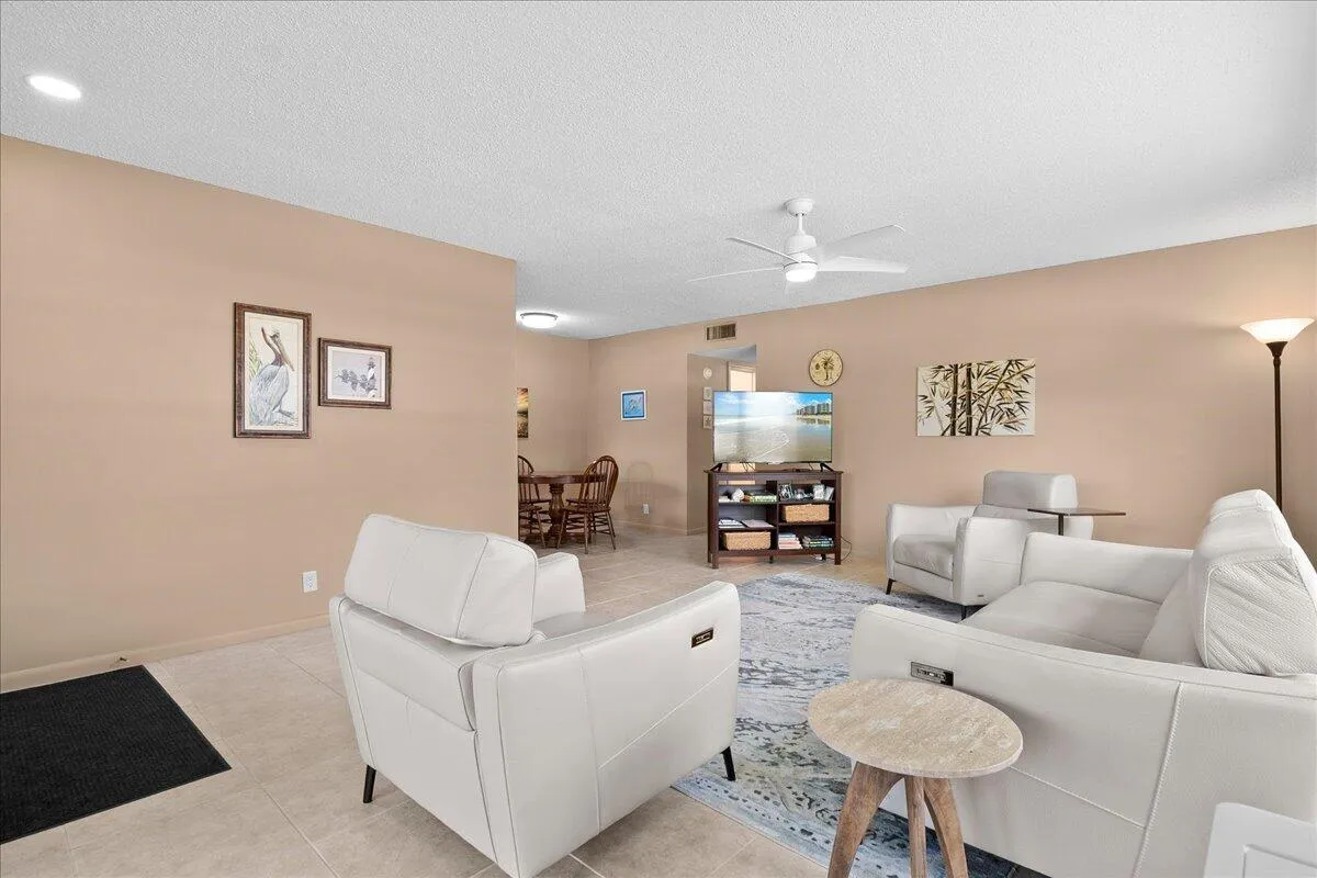 LIVINGROOM