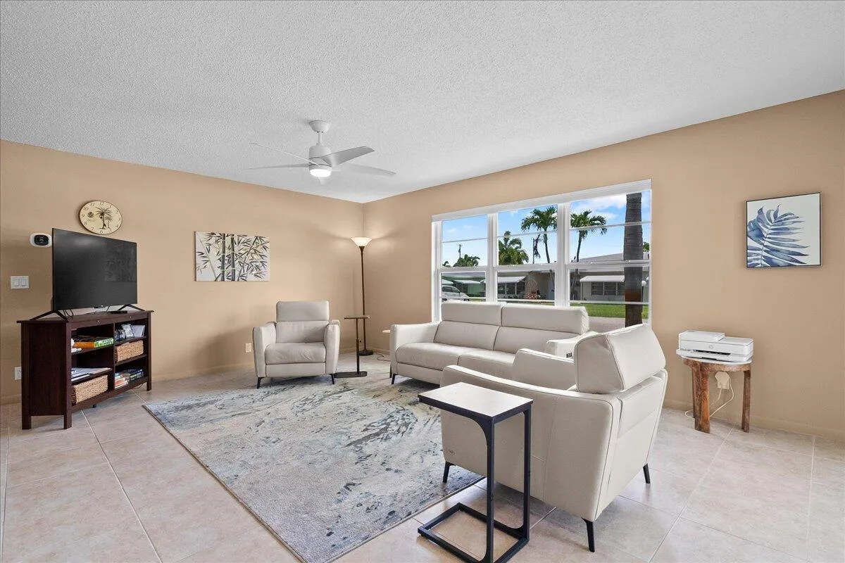 LIVINGROOM