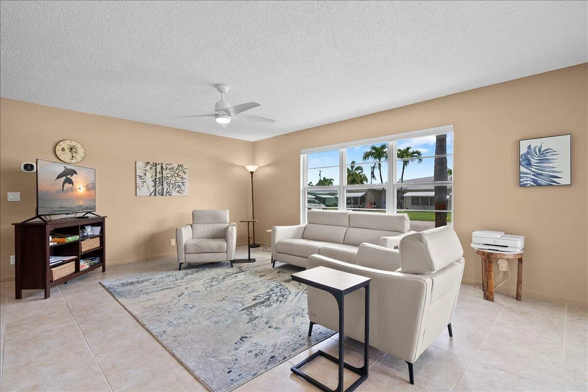 LIVINGROOM