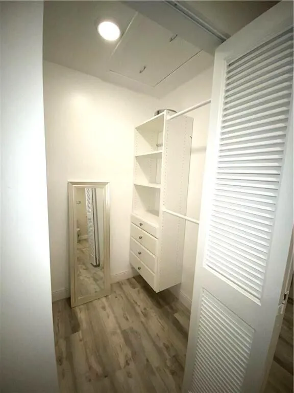 Walking Closet