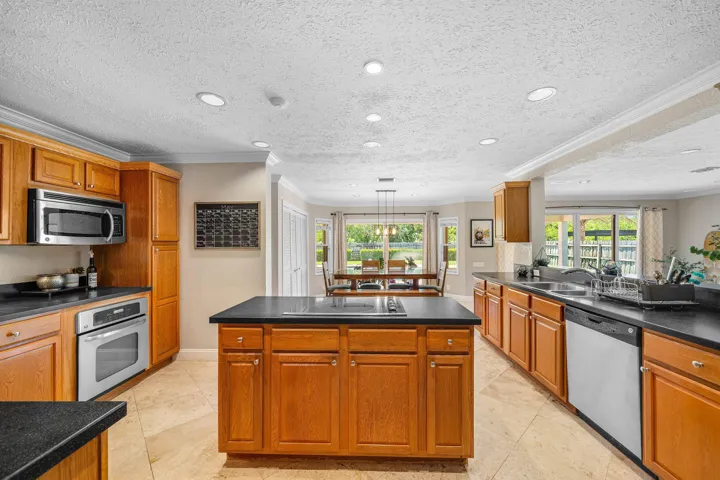 1560 SW 17th Street (10)
