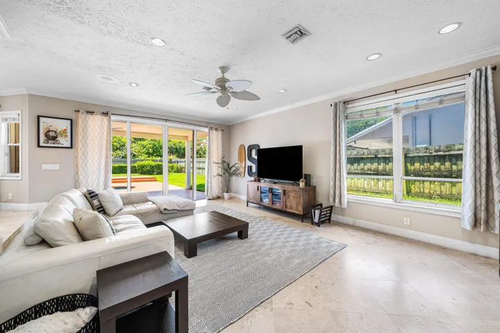 1560 SW 17th Street (18)