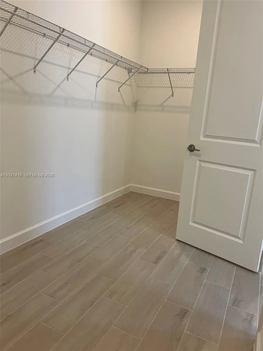 Master Walking Closet