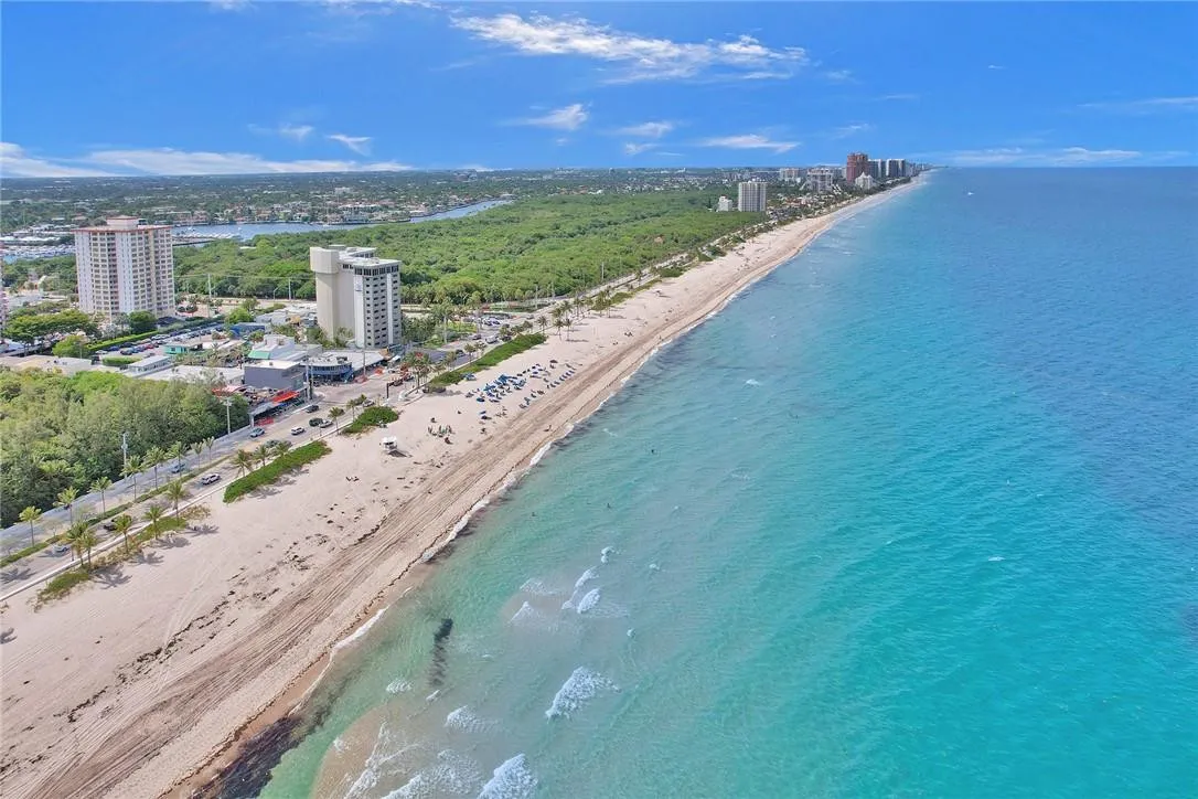 Famous Fort Lauderdale Beach just 2 blocks away.