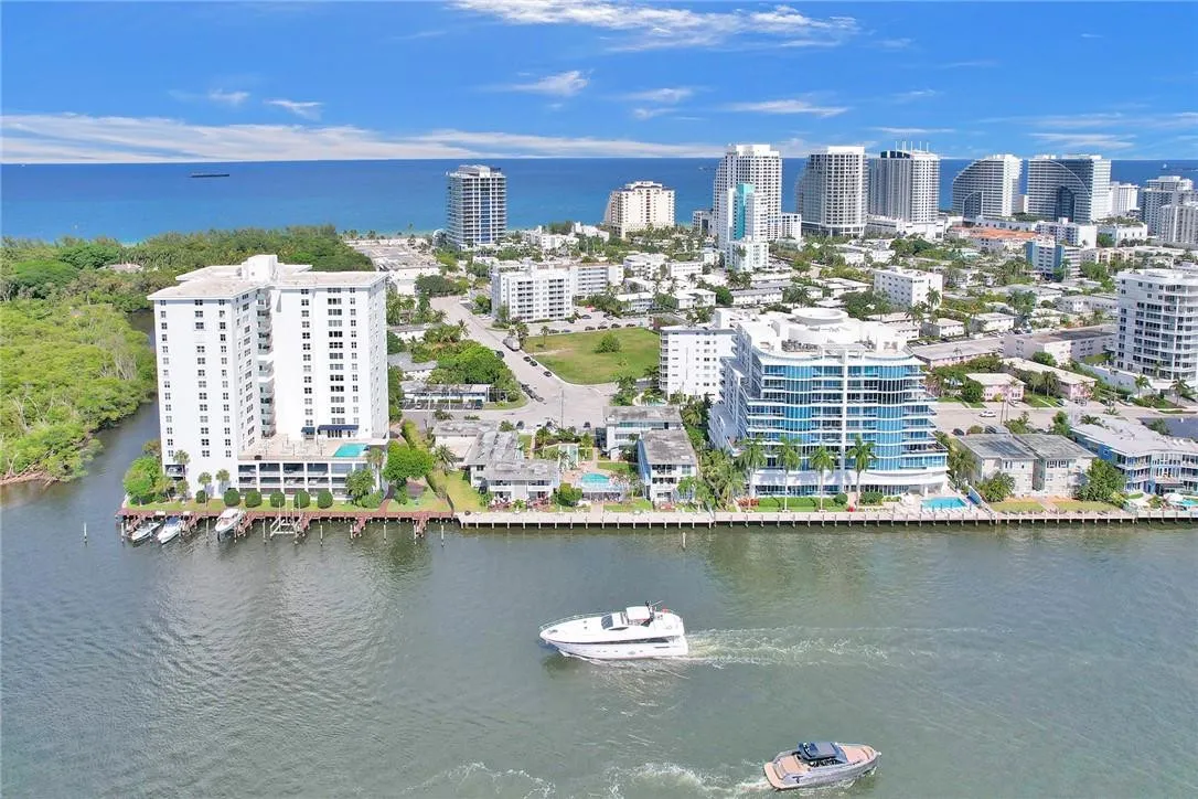 Leisure Sands is located between the Intracoastal Waterway and Ocean