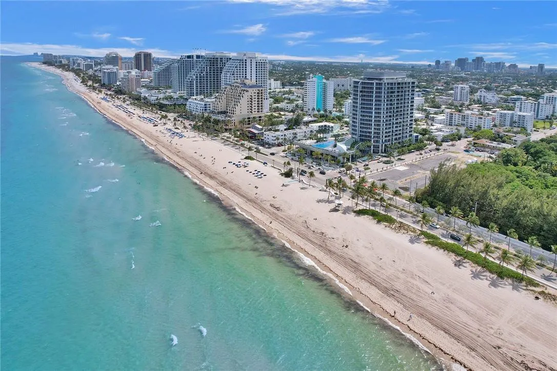 Ft. Lauderdale Beach just 2 blocks away.