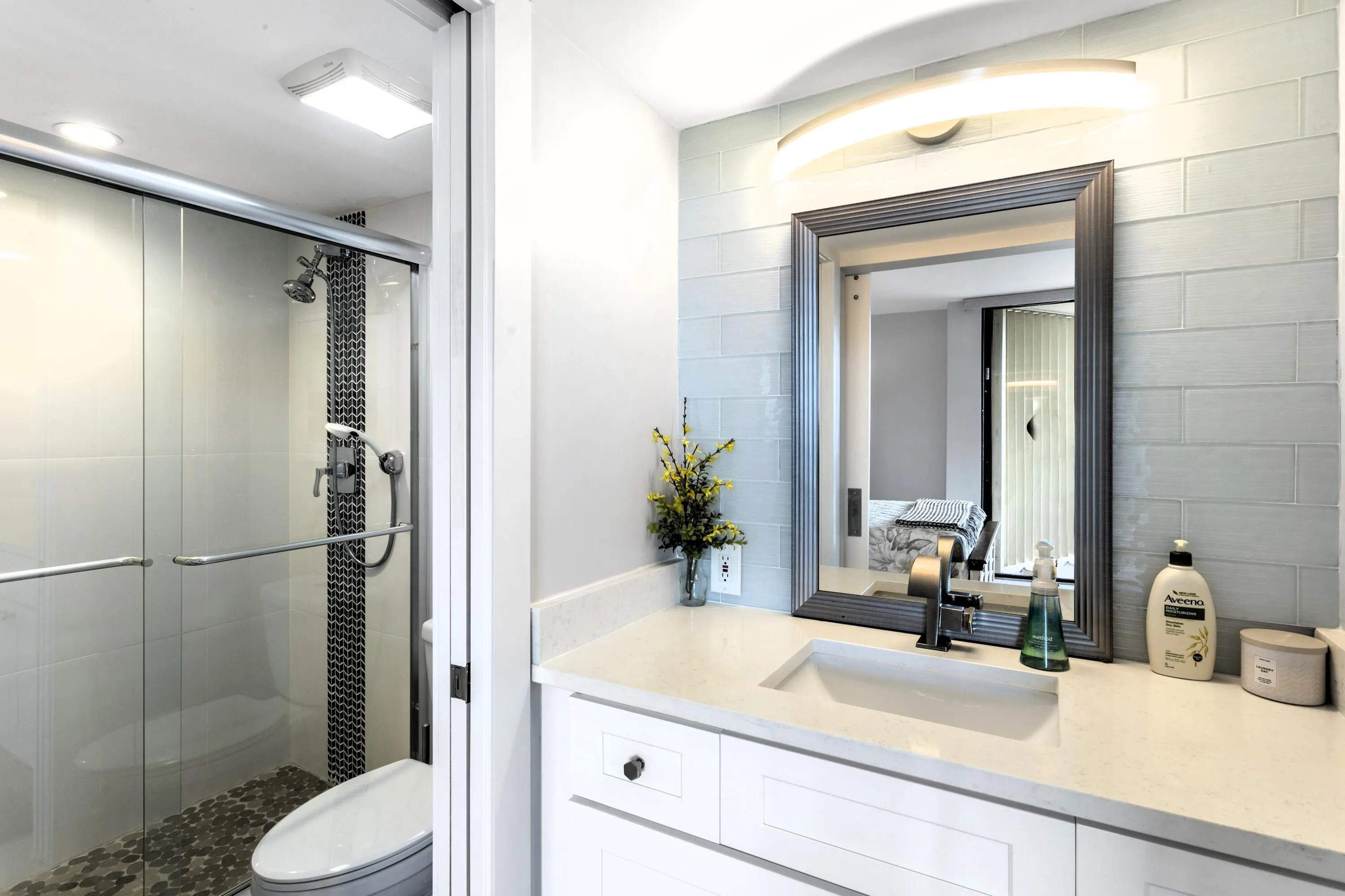 Lincoln_1803_22GUEST BATHROOM