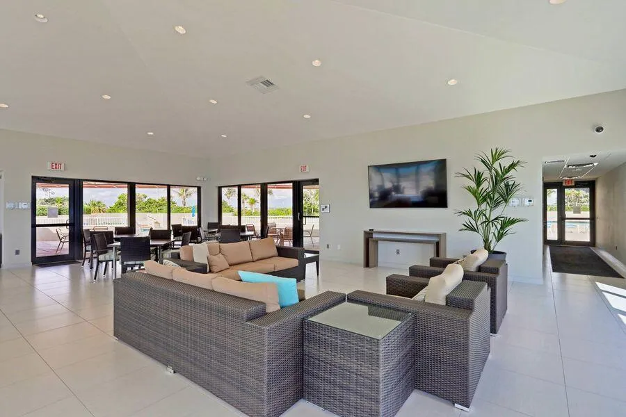 CLUBHOUSE