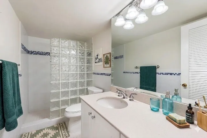10-Bathroom