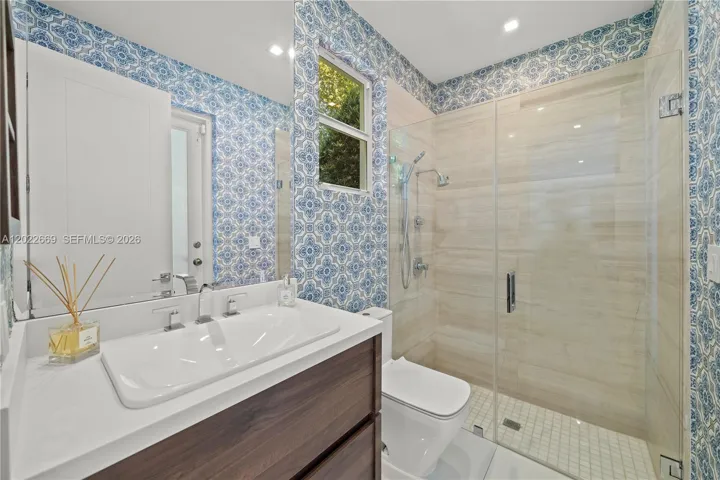 Cabana Bath/Family Room, Guest Bath