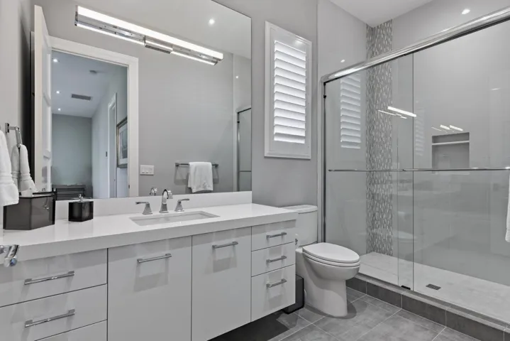 en suite bathroom