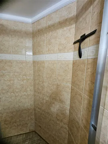 Large Walk-in Shower with Glass doors and Shower Spray Hose